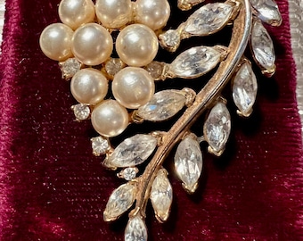 Vintage CROWN TRIFARI Leaf Brooch: Faux Pearls & Rhinestones