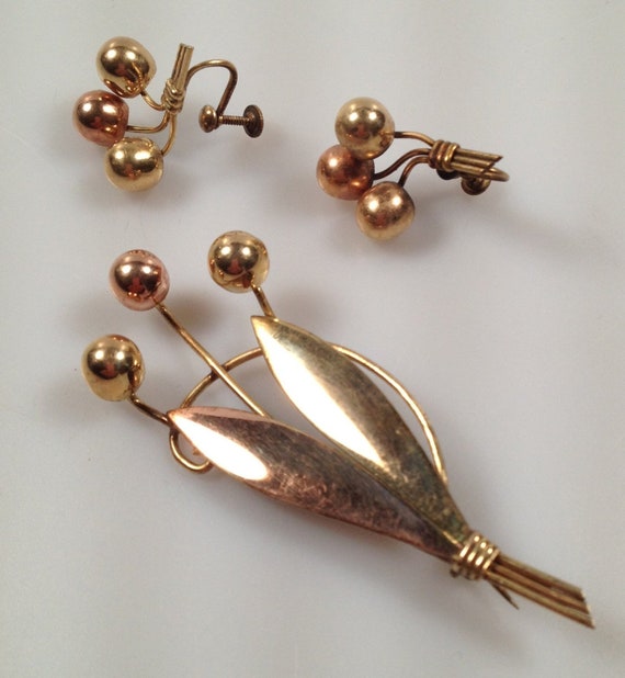 1940s Vintage Gold Filled Pin & Earrings Set 40s … - image 1
