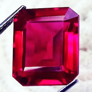 Zertifizierter, loser Edelstein: Natürlicher Rubin, 22,70 ct, Smaragdschliff
