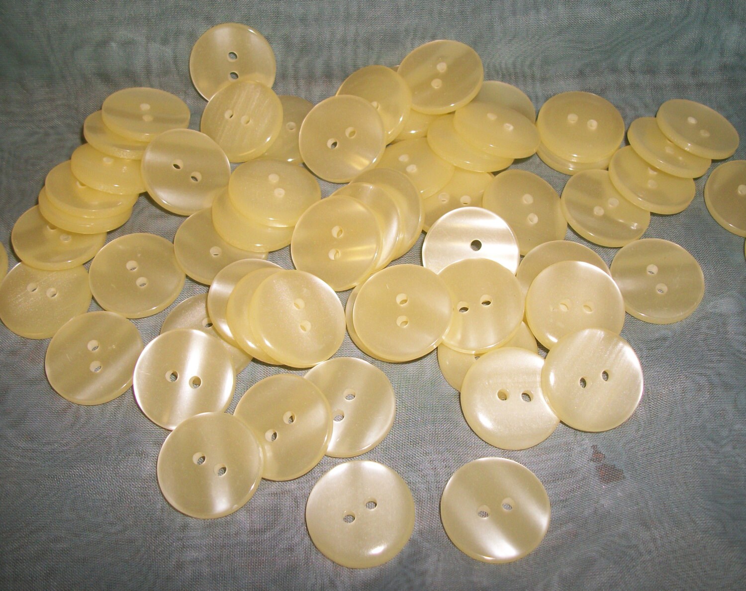 LAST ONE! 133 Pearly Ivory White Buttons, 3/4