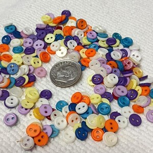Botões pequenos de boneca de 6 mm, sortidos, 500 unidades, algumas cores individuais disponíveis.
