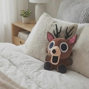 99 Nächte im Wald – Hirsch-Plüschtier – Gruselig-süßes, von Roblox inspiriertes Stofftier – Lustiges, schreiendes Hirsch-Spielzeug – Geschenk für Gamer & Horror-Deko (25 cm)
