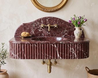 Handgeschnitztes Waschbecken aus Rosso Levanto Marmor, roter wandmontierter Waschtisch, geriffelte Rückwand