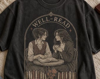 Camiseta Well-Read Women's Society, tamanho grande, tingida em peça, algodão.