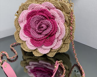 MarlenisCrochet Borsa all'uncinetto a forma di rosa.