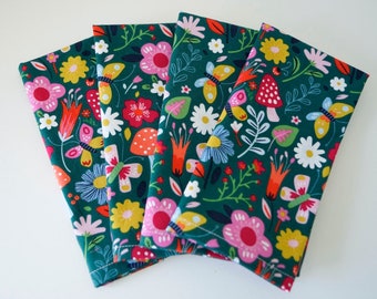 Dark Green Mushrooms & Flowers Cloth Napkins, Everyday Easy Care, Eco-Friendly 100% Cotton Fabric Napkins, Set of 4, Christmas Gift