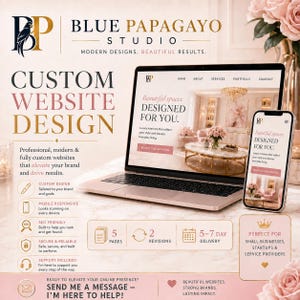 Pode incluir: Um portátil e um smartphone exibem o site da Blue Papagayo Studio. O texto diz Custom Website Design, Beautiful spaces, Designed for you, 5 pages, 2 revisions e 5-7 day delivery. O design apresenta um logótipo de papagaio e tons ouro rosa.