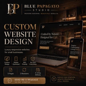 Op de afbeelding: Een digitale advertentie voor Blue Papagayo Studio met een laptop en smartphone die website-ontwerpen tonen. De tekst bevat Custom Website Design, Modern Designs. Beautiful Results en details zoals 3 Pages.