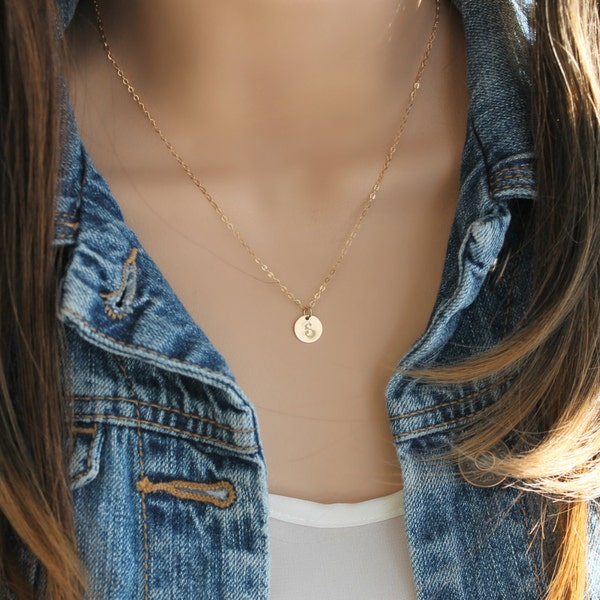 Teeny Tiny Initial Necklace, U choisissez: 14k gold filled, 14k rose gold filled ou Sterling silver, lettre monogramme estampillée personnalisée personnalisée