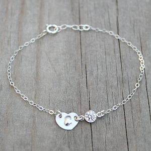 Pulsera para niña, pulsera para niña, plata de ley 925, etiqueta con inicial en forma de corazón estampada, diamante de circonita cúbica, personalizada, niña de las flores