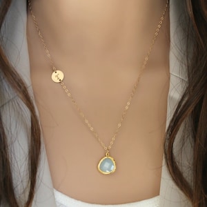 Gepersonaliseerde 14k goud gevulde eerste ketting, gebarsten aquamarijn, alice blauw, kristal, grijze houtskool zwarte diamant, aangepaste gestempeld monogram afbeelding 1