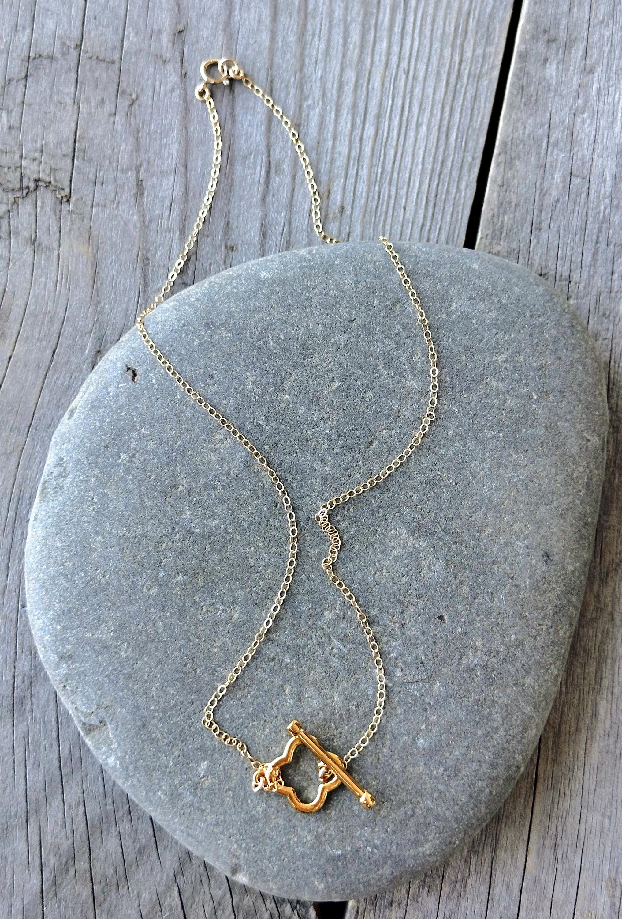 Clover Toggle Clasp Necklace, Dainty 14K Gold Filled Chain, Good