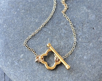 Clover Toggle clasp necklace, dainty 14K Gold Filled chain, good luck, 4 leaf clover pendant, gift for her