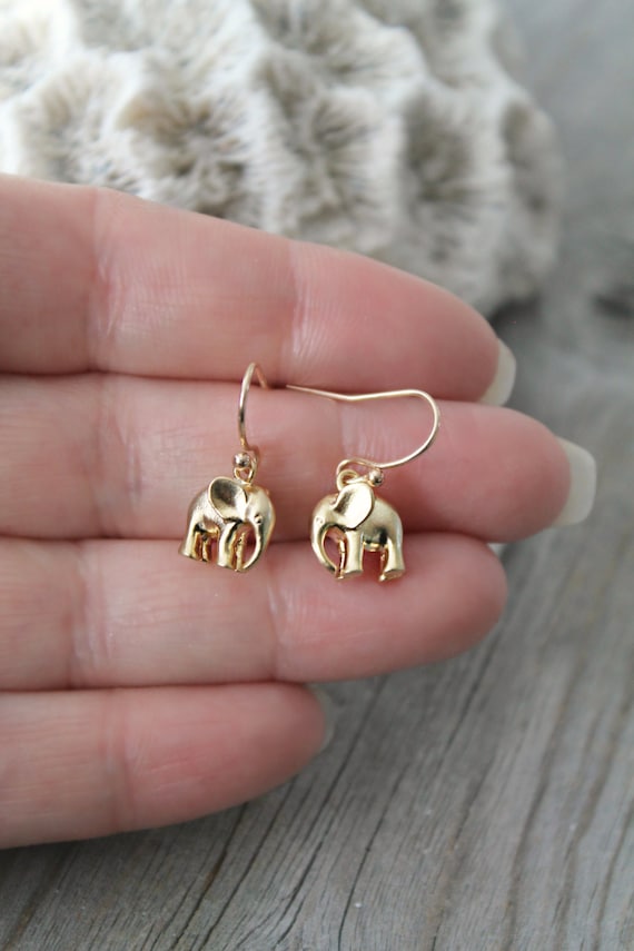 Orecchini bambina Adorabile orecchini elefante in oro, elefante fortunato,  portafortuna, orecchini per bambini riempiti in oro 14k, fili auricolari  francesi -  Italia