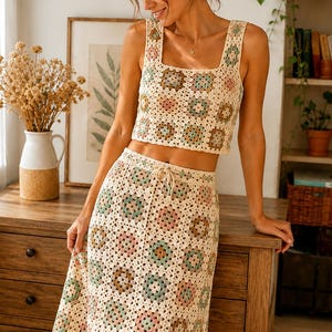 Patrón de top corto de patchwork cuadrado estilo abuela a crochet / Camiseta sin mangas bohemia de verano (descarga en PDF)