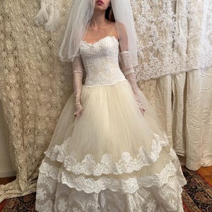 vintage vera wang wedding dress Used Vera Wang Diana New and used Vintage-vera-wang-dress-wedding for