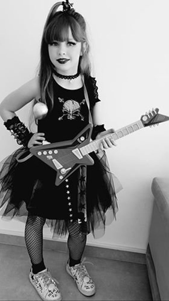 punk rock outfit girl