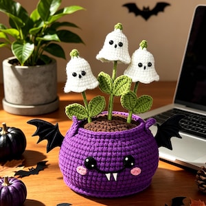 Handmade Crochet Bat Flower Pot, Halloween Ghost Bell Flower Arrangement, Spooky Tabletop Decor, Halloween Holiday Home Gift