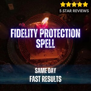 Pode incluir: Uma vela vermelha acesa sobre um prato circular com um padrão de grega. O texto FIDELITY PROTECTION SPELL está centralizado em branco. Abaixo, o texto diz SAME DAY FAST RESULTS. Cinco estrelas amarelas e o texto 5 STAR REVIEWS no topo.