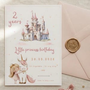 Pode incluir: Um cartão de convite de aniversário com uma ilustração em aguarela de um castelo, uma menina com uma coroa e um unicórnio. O texto inclui 2 years, Little princess birthday, 30.09.2026, 123 Anywhere, St any city, 16PM e RSVP to (any name).