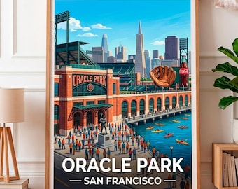 Może przedstawiać: Oprawiony wydruk artystyczny przedstawiający Oracle Park w San Francisco ze stadionem, rękawicą baseballową, panoramą miasta i ludźmi pływającymi kajakami po wodzie. Napis ORACLE PARK SAN FRANCISCO widnieje białymi literami na dole obrazu.