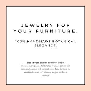 Pode incluir: Um gr&aacute;fico quadrado com uma borda em tom p&ecirc;ssego claro contendo o texto em preto: JEWELRY FOR YOUR FURNITURE. 100% HANDMADE BOTANICAL ELEGANCE. Love a flower, but need a different shape? Because every piece is handcrafted by us, we can mix and match.