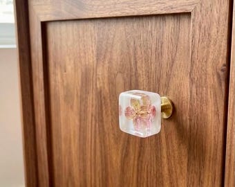Natural Cabinet Knobs with Hydrangea Flowers in Resin