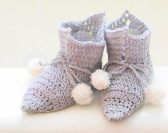 Booties Pattern, Peter Socks, Baby Elf Shoes, Crochet Pattern, Baby Booties, Crochet Booties, Boy Girl, Pompoms #306