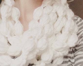 Crochet Scarf Pattern, EASY, Chunky Cowl, Circle Infinity Scarf, Puff Garland Cowl 2-in-1