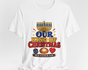 Maglietta "Il nostro tipo di Natale" per Hanukkah / Maglietta con Menorah, Dreidel e Latkes