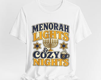 Maglietta Menorah Lights Cozy Nights / Design della menorah dreidel di Hanukkah