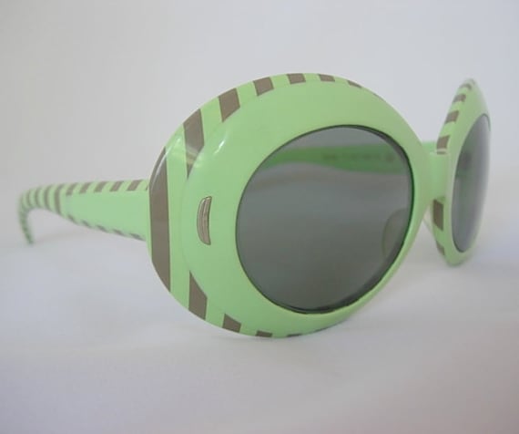 Minty Pastel Green Vintage Victory Optical Suntimer Oversized Oval 