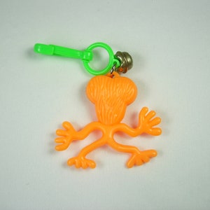 Plastica Bell Charm True Vintage Neon Arancione Strano Googly Eyed Creature Monster Alien 80s Fad Nostalgic immagine 2