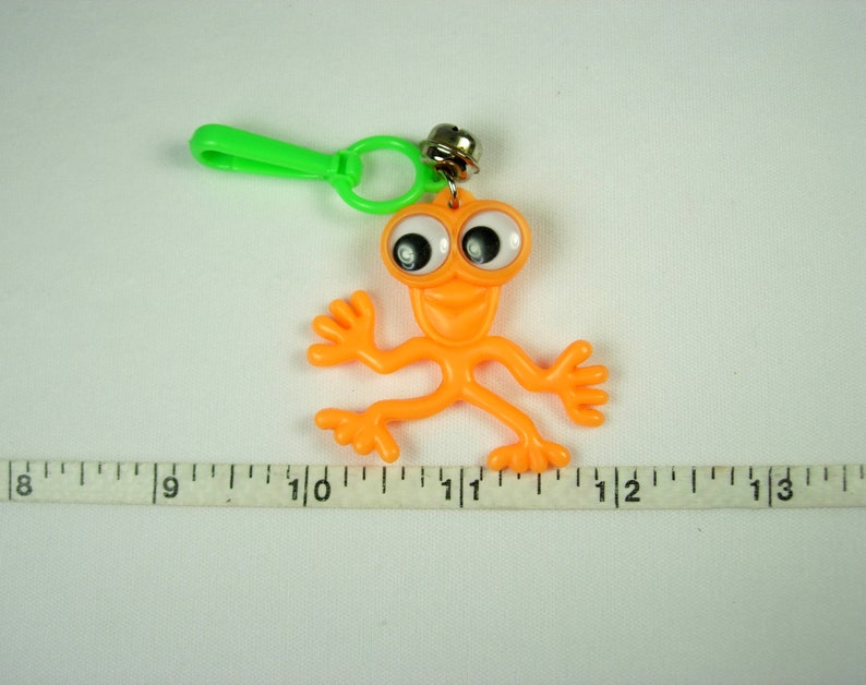 Plastica Bell Charm True Vintage Neon Arancione Strano Googly Eyed Creature Monster Alien 80s Fad Nostalgic immagine 3