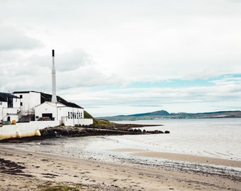 Scotland Bowmore Scotch Whisky Distillery en la Isla de Islay Impresión fotográfica