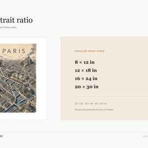 Op de afbeelding: Een digitale kunstdruk van Parijs in een 2:3 portretverhouding. De illustratie toont de Eiffeltoren en stadsstraten. De tekst bevat "PARIS" en een lijst met afdrukformaten in inches: 8x12, 12x18, 16x24, 20x30. Metrische maten zijn 20x30, 30x45, 40x60 cm.
