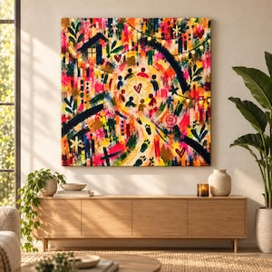 Op de afbeelding: Een vierkant schilderij op canvas met een levendige abstracte compositie met gedurfde penseelstreken in rood, geel, roze en zwart. Het midden toont een cirkelvormige groep figuren rond een hart, met een pad van voetafdrukken erheen.
