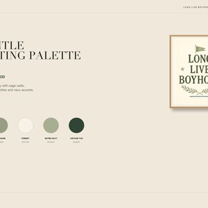 Puede incluir: Una impresi&oacute;n de arte digital con el texto LONG LIVE BOYHOOD en verde oscuro, un icono de bandera, dos estrellas y una corona de laurel. La imagen incluye una paleta de colores de cinco c&iacute;rculos etiquetados como WARM IVORY, SOFT SAGE, FOREST, MUTED NAVY y VINTAGE TAN.