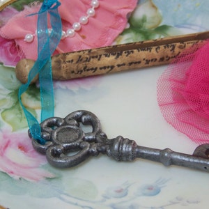 Skeleton Key, Reproduction Key, Antique Look Key, Vintage Look Keys, Large Key, Silver Toned Key, Keys, Craft Keys, Embellishments, Ribbon
