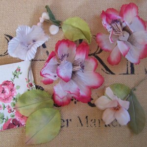 Assortment of Vintage Millinery Hat Flowers, Old Hat Flowers, Hat Flower Collection, Millinery Hat Flower Set, Vintage Flowers, Hats