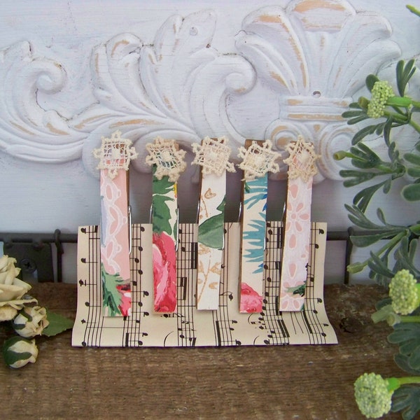 Set of 5 Vintage Wallpaper Covered Clothespins, Decorative Clothespins, Clothespins, Vintage Wallpaper, Antique Wallpaper, Shabby Chic