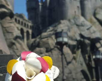 Pinza para el pelo con forma de flor de página de libro rojo de Griffin, accesorio de mago