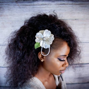 White Single Glitter Flower Hair Clip with Pearls