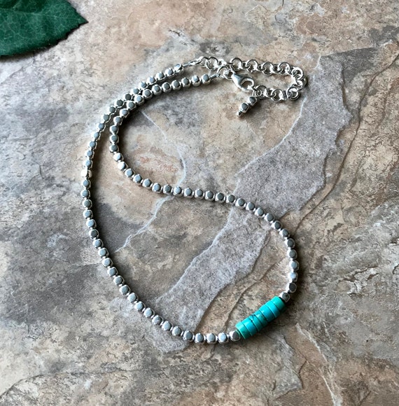 ターコイズとシルバーのチョーカーネックレス：重ね着、ミニマリスト