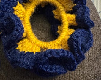 Handmade Crochet Scrunchie: Customizable Two-Tone Team Spirit Accessory