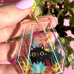 Cute Cat in Terrarium Keyring – Chunky Acrylic Keychain with Glitter, Kawaii Style Gift for Cat Lovers