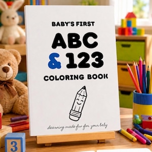 Peut inclure: Un livre de coloriage blanc intitulé BABY'S FIRST ABC & 123 COLORING BOOK avec du texte noir et bleu. La couverture présente un dessin au trait simple d'un crayon souriant et la phrase Learning made fun for your baby en bas.