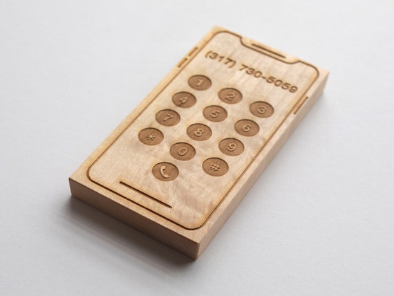 Téléphone jouet personnalisé Téléphone en bois gravé, jouets en bois de  style Montessori Numéro de téléphone personnalisé gravé sur un téléphone en  bois pour enfants -  Canada