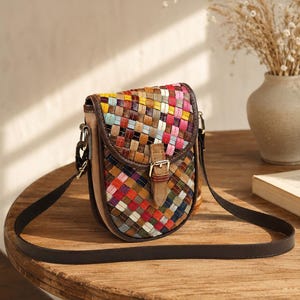 Kolorowa, pleciona skórzana torba na ramię, mała torebka typu crossbody, torebka w stylu boho z łańcuszkiem i regulowanym paskiem, torebka na co dzień