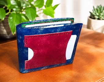 Handgemaakte portemonnee van plantaardig gelooid leer met ID-venster.